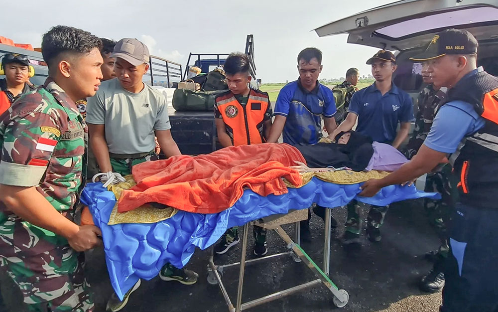 TNI AU Evakuasi Pasien Tumor Ginjal dari Natuna ke Jakarta dengan Hercules