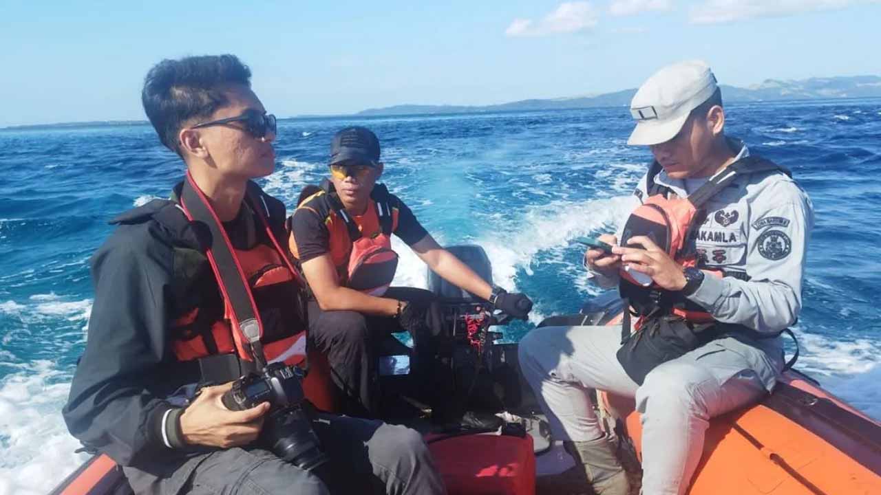 Dua penumpang KM Barcelona V yang terbakar belum ditemukan
